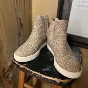 Coconuts Matisse HARLAN Leopard Print Slip On Ankle Sneaker Double Gore Sz 7.5US